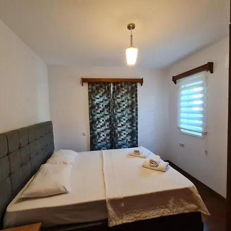 Dalos Hotel *